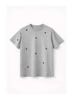 CAMISETA GRIS CORAZONES