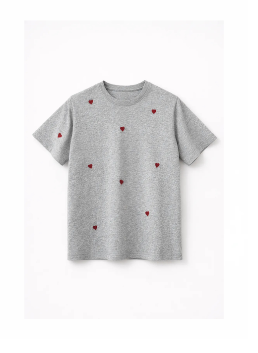 CAMISETA GRIS CORAZONES