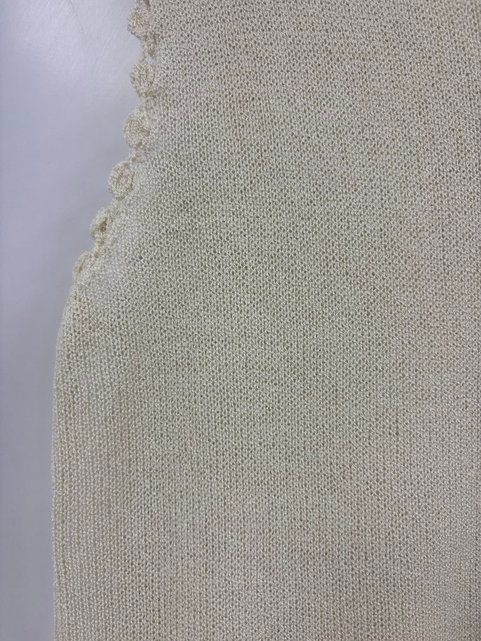 TOP PUNTO BEIGE SIN MANGAS